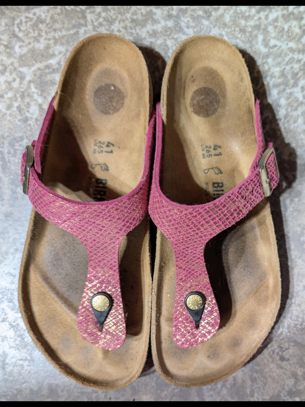 Birkenstock Gizeh Thong Sandals - Magenta Metallic
